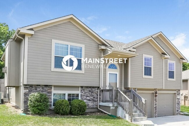 5 Bedroom Pet-Friendly Home in Belton, MO with Main Street Renewal
