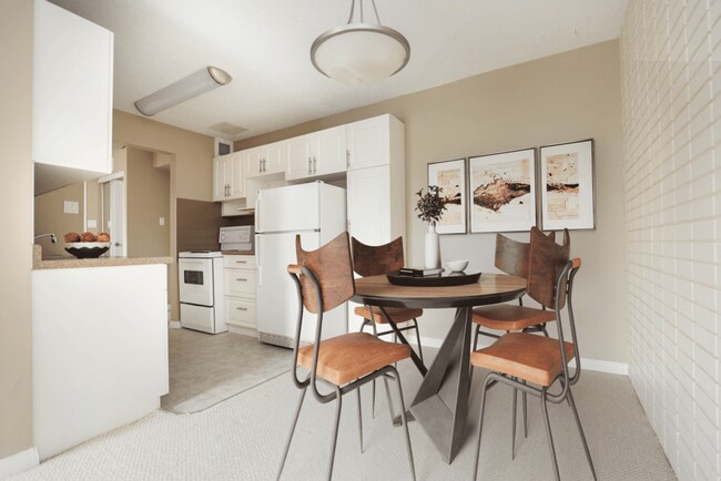 Photo - 990-1000 Markham Rd