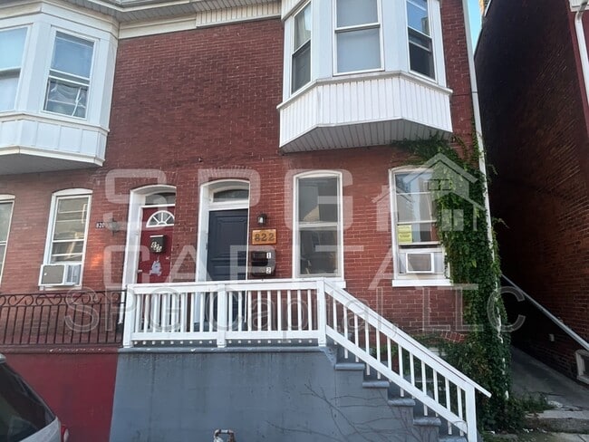 Building Photo - 822 W Princess St Rental