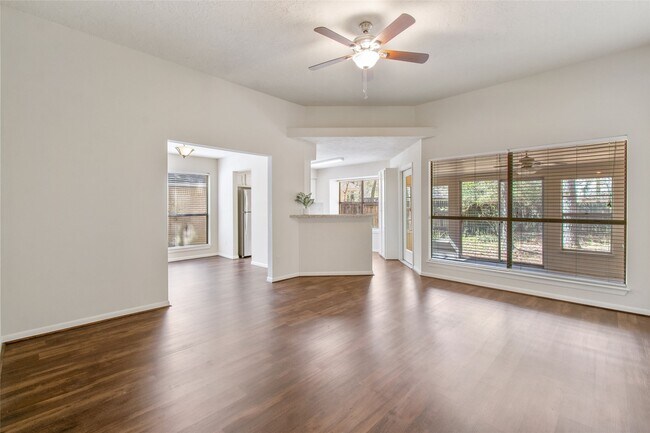 Photo - 75 Fallshire Dr