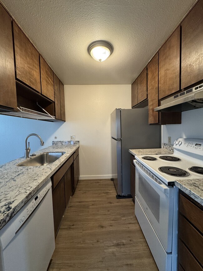 Photo - 2004 Ahern St