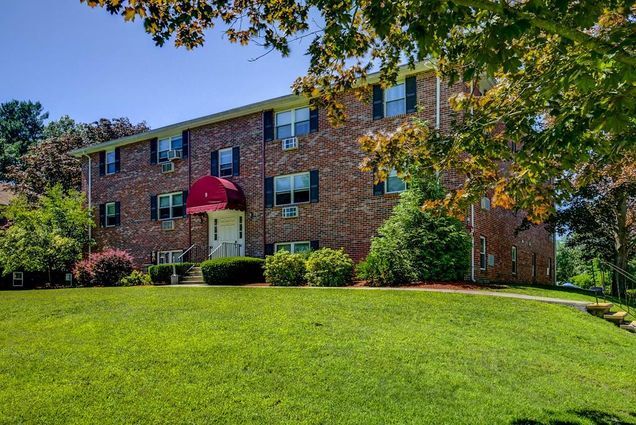 Building Photo - 9 Cross St Unit 11