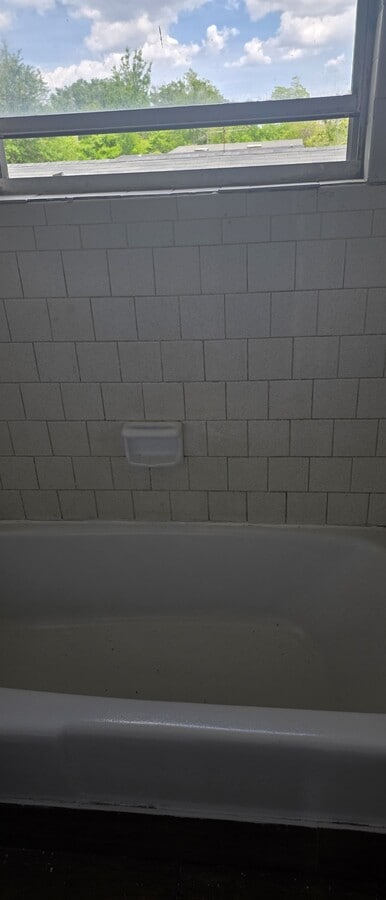 Photo - 1737 Logan St W