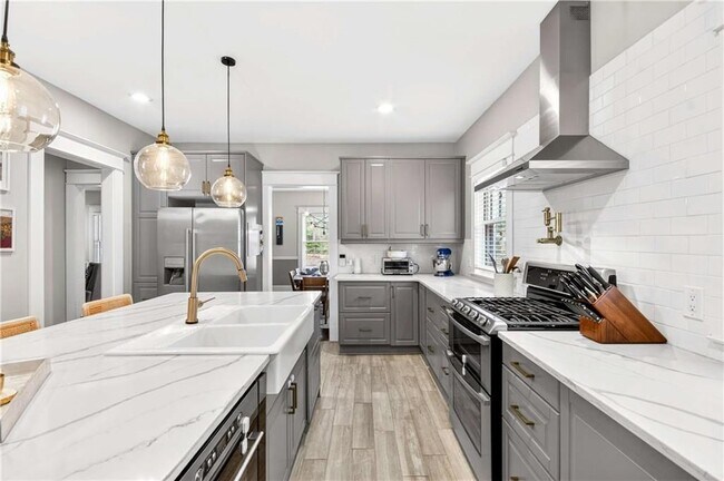 Photo - 865 Monroe Cir NE