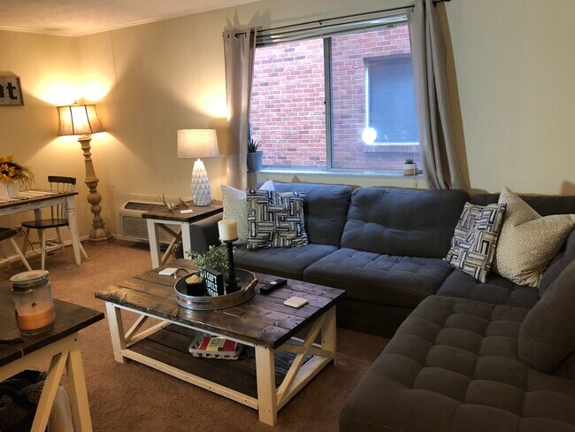 Photo - Greentree Apartments - Longbranch Building