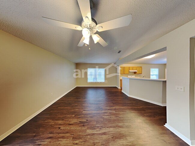 Photo - 4045 Half Moon Cir