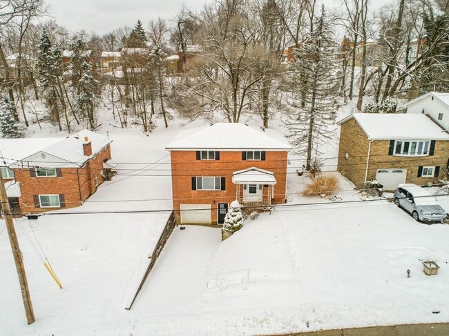 Photo - AVAILABLE SEPT 1ST!! STUNNING 4 bedroom in...