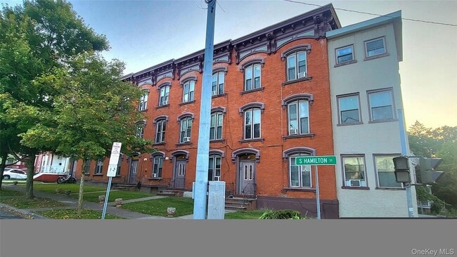 Building Photo - 61 S Hamilton St Rental