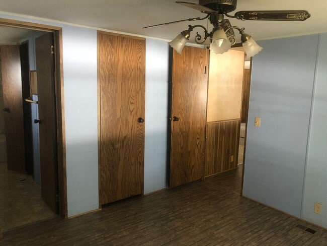 Building Photo - SPACIOUS 3BR/2BA Double Wide ! Convenient ... Rental