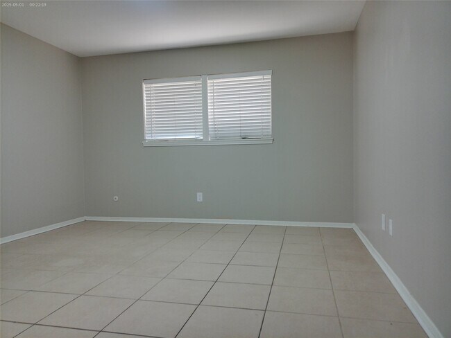 1102 W Tri Oaks Ln Unit 103