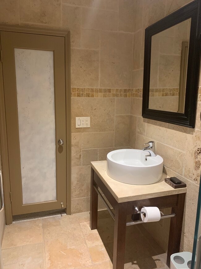 Photo - 900 NE 85th St