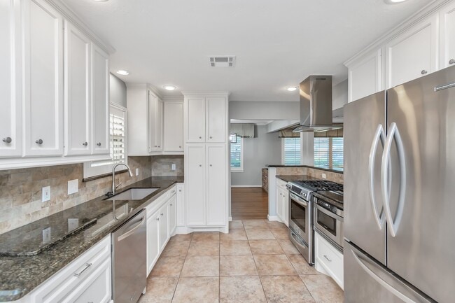 Photo - 4611 Merwin St