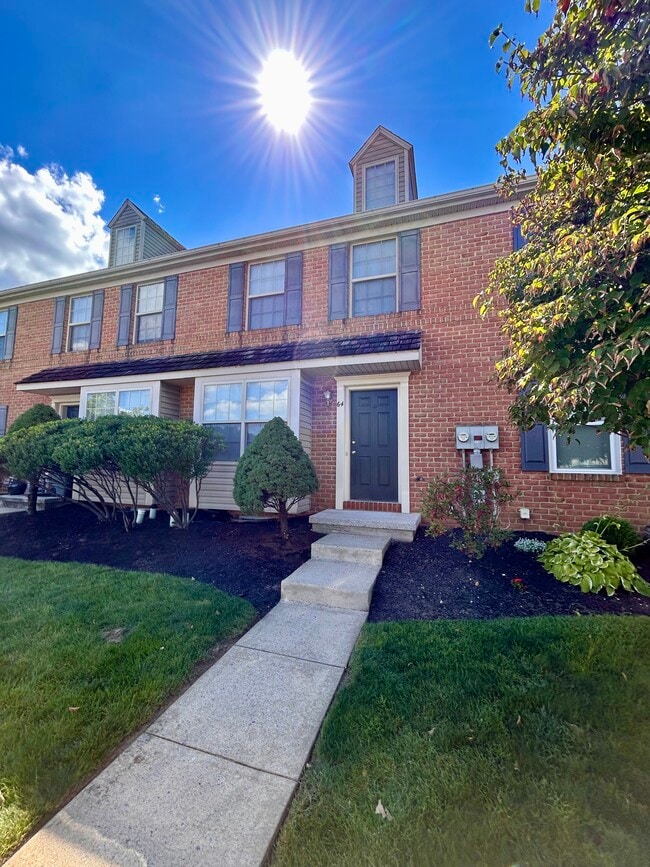 64 Tia Circle
