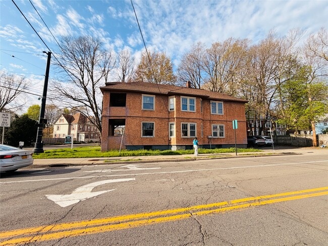 Building Photo - 528 Chenango St Unit 2
