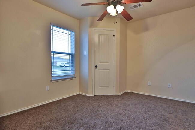 Photo - 4 bedroom beauty in Goodnight Ranch!