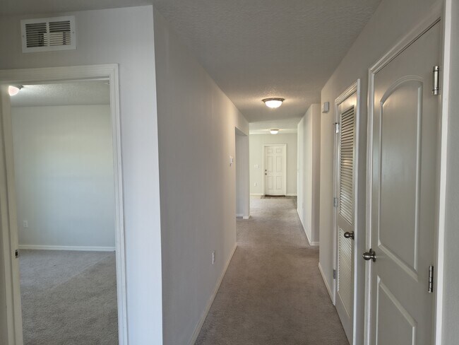 Photo - 275 Hyacinth Ct