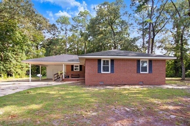 Building Photo - 3 BR, 1.5 BA Brick Ranch in Goldsboro Rental