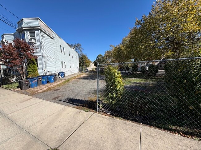 Photo - 13 Lines St