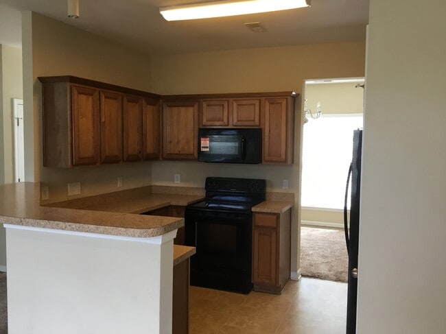 Photo - 802 Celtic Crossing Dr