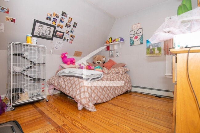 Photo - Spacious 7 bed in Allston.... 2.5 Bath!!