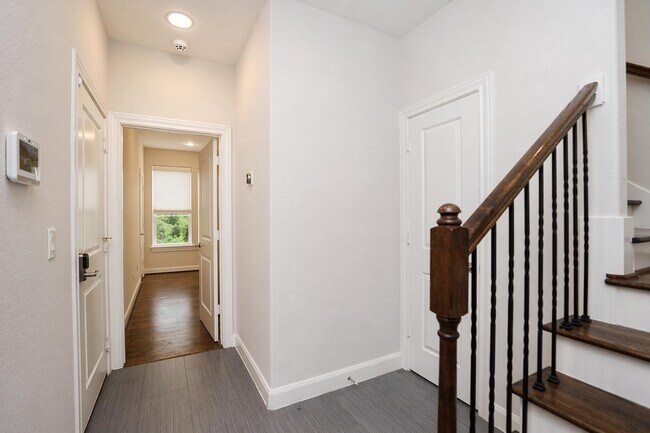 Photo - 2212 Stuart St