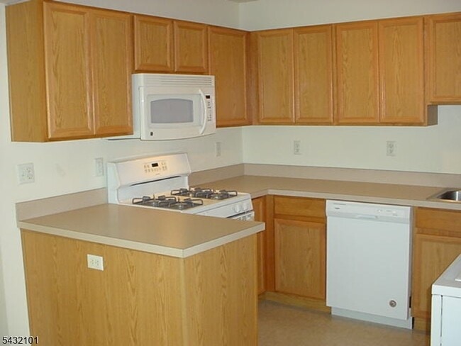 Building Photo - 165 Falcon Ridge Way N