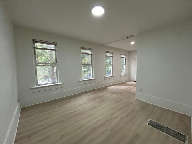 Photo - 2301 N Leavitt St