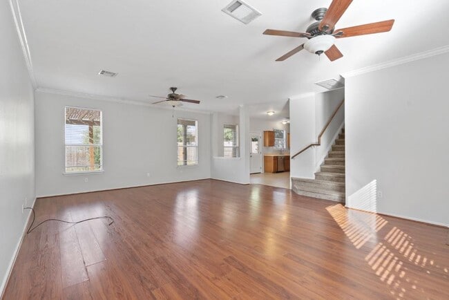120 Brazos Ln