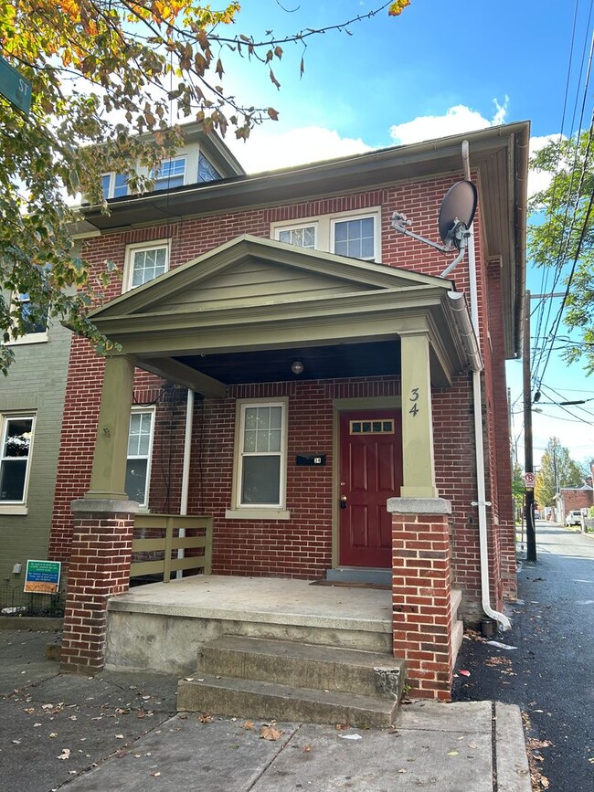 Photo - Beautiful 3 Bedroom End of Row Townhome in...
