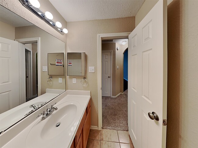 Building Photo - 9215 Birch Springs Dr