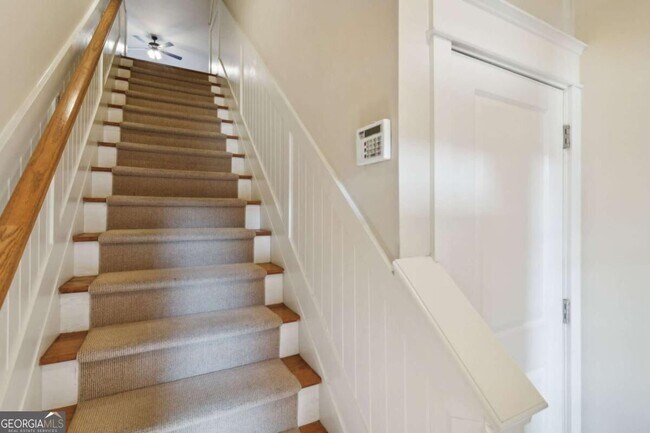 Photo - 655 Mead St SE