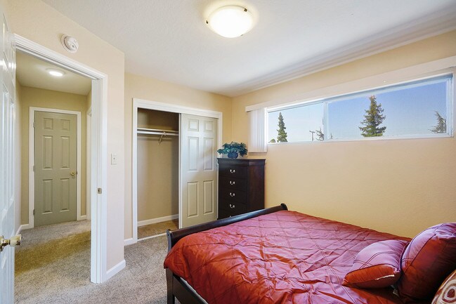 Photo - Redwoods Apartments