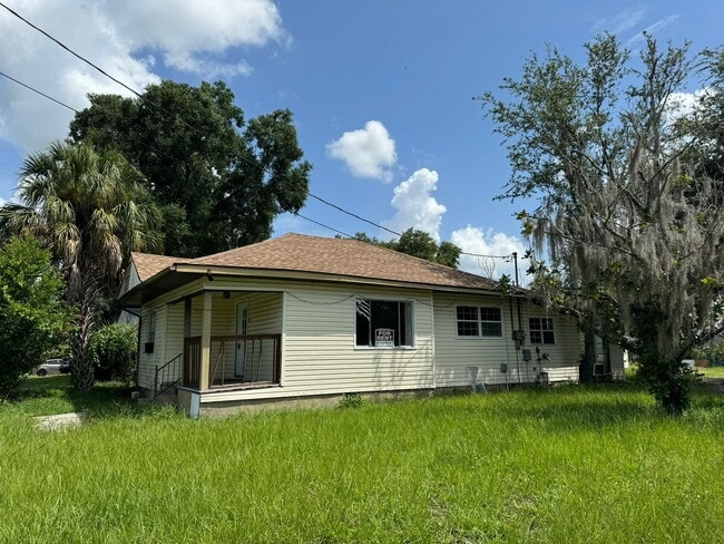 3BR/2BA Zephyrhills Home with 2 Sheds, Lar... - 3BR/2BA Zephyrhills Home with 2 Sheds, Lar...