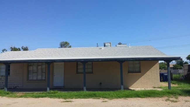 Building Photo - 718 W Hatfield St Rental