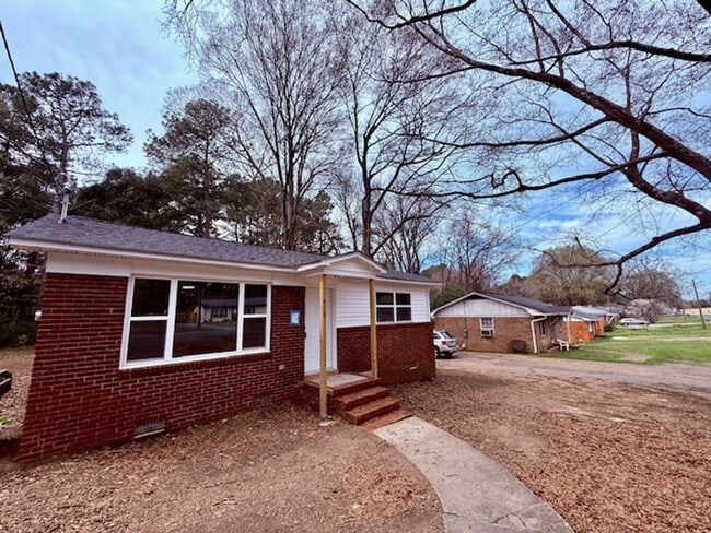 Building Photo - Fully remodeled 2 bed home in Monroe!