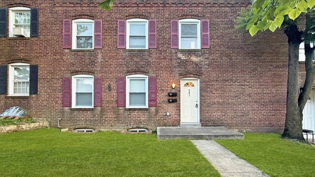 Building Photo - 507 Arsan Ave Unit A