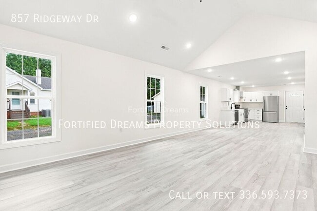 857 Ridgeway Dr