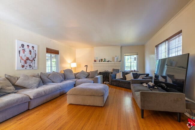 5BR, 2BA - 4,000SF - Living Room 1 - 1532 Packard St