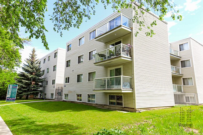 Building Photo - Priya Place