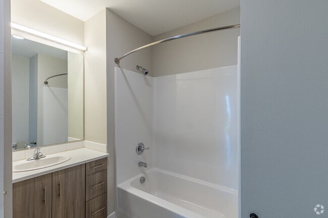 2BR, 1BA - 931SF