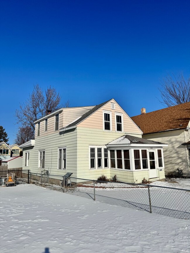 Building Photo - 1021 Charles Ave Unit 1