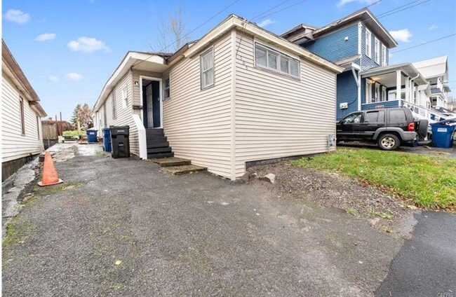 Building Photo - Turnkey Northside Duplex – Fully Renovated... Unit Front Rental