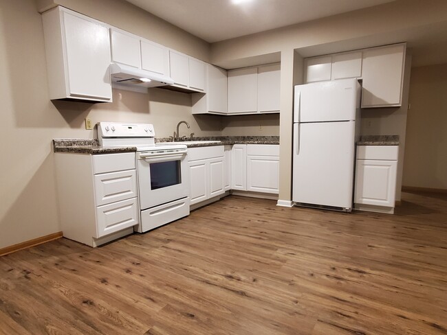 Kitchen - 103 W Eldora Ave Apartment Unit B