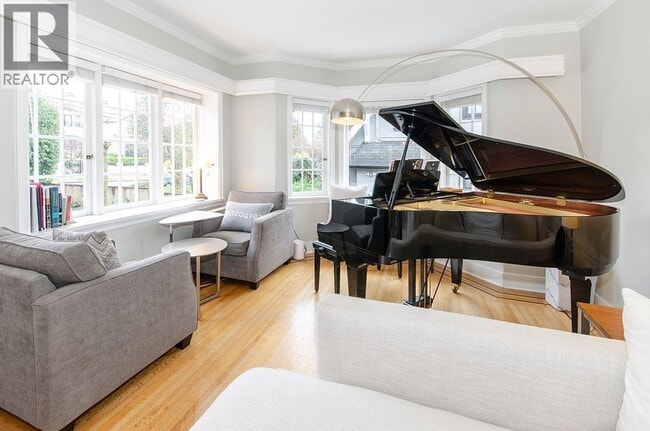 Photo - 6713 Arbutus St