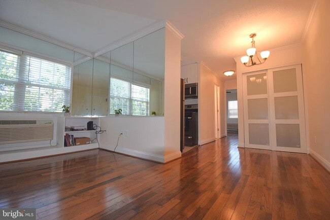 Building Photo - 2241 Farrington Ave Unit 303 Rental