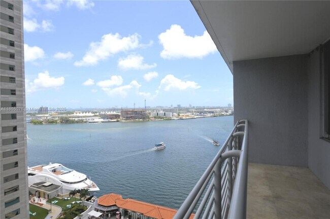 Building Photo - 335 S Biscayne Blvd Unit 1904 Rental