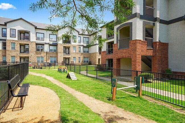 Exterior - Dog Park_001 - Avery