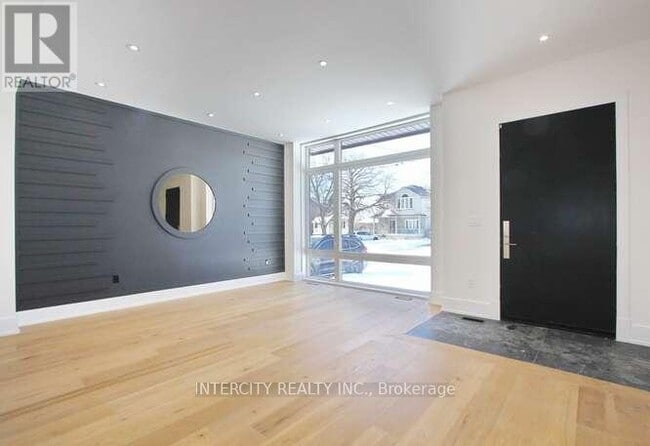 Photo - 247 Alderbrae Ave