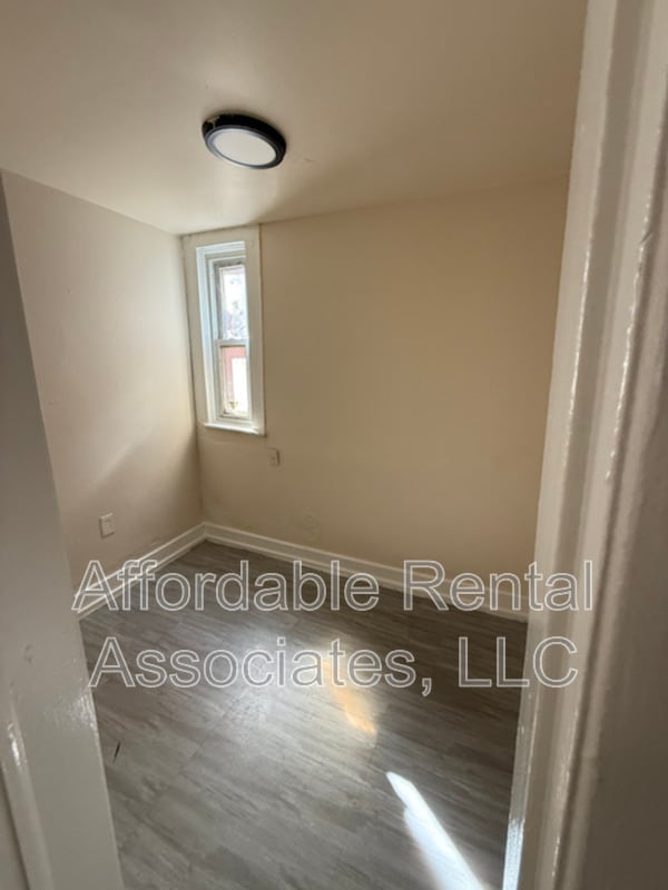 Building Photo - 1922 S 6th St Unit Lower