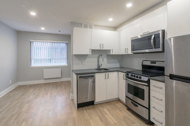 Photo - 25 Av des Pins O Unit 433